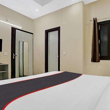 Hotel Collection O Metro View Ashok Vihar Near Shalimar Bagh Metro Station Nové Dillí Exteriér fotografie